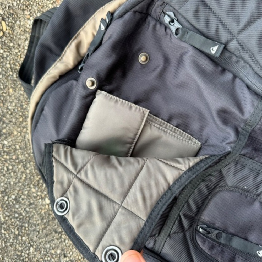 Quiksilver Quilted‎ Backpack Black Travel School Outdoor Bag Vintage - Picture 4 of 7